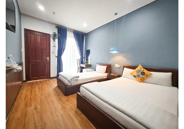 غرفة ثلاثية بسرير كوين وسرير فردي، QUAN QUAN HOTEL 3/7