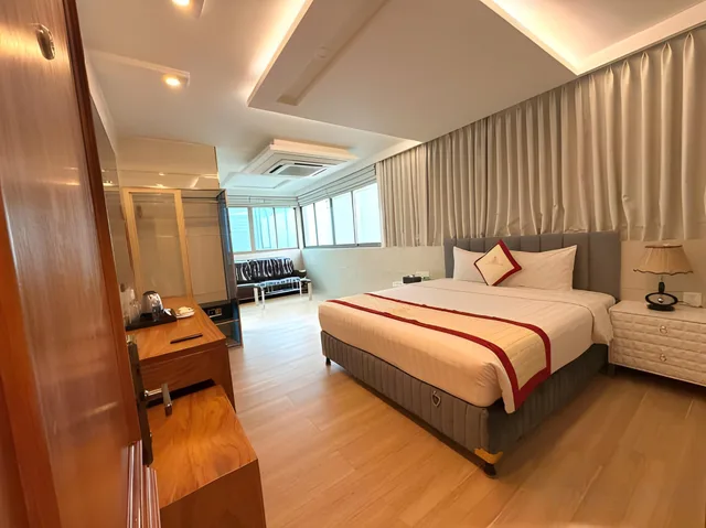 جناح رئاسي بسرير كوين، Le Saigon Hotel 1/1