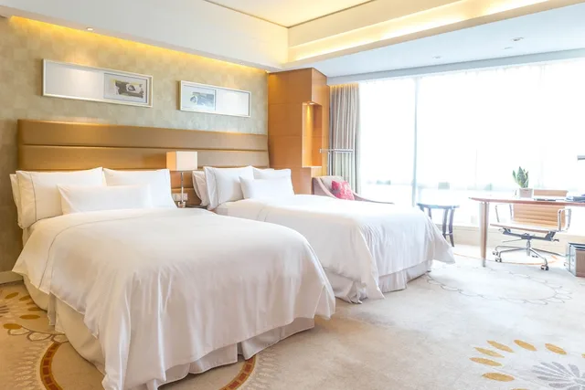 غرفة تنفيذية بسرير مزدوج بإطلالة على البحيرة، The Westin Nanjing Xuanwu Lake 5/8