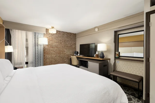 Atrium, Standard, King Bed، Holiday Inn McAllen – Medical Center Area 1/4
