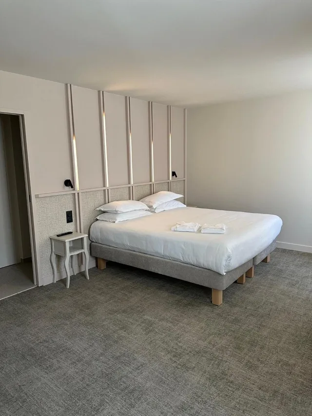 جناح، Hotel Medieval 7/8