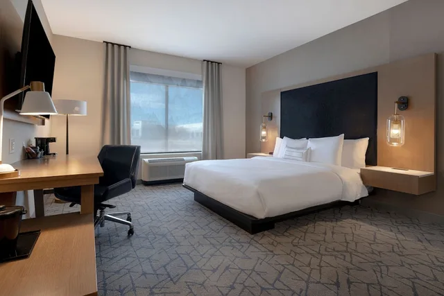 غرفة بسرير كينج لذوي الإعاقة، Fairfield Inn & Suites by Marriott Denver Airport at Gateway Park 2/8