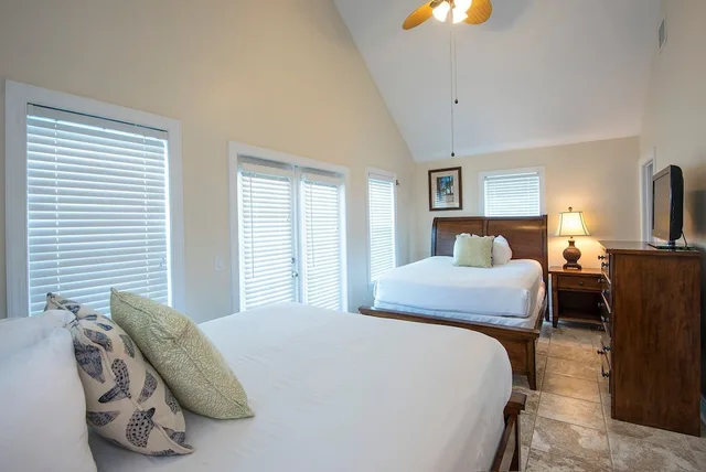 4 Bedrooms, Home, King and Twin Beds, 3 Queen Beds, with Pool، Hawks Cay Resort 2/5