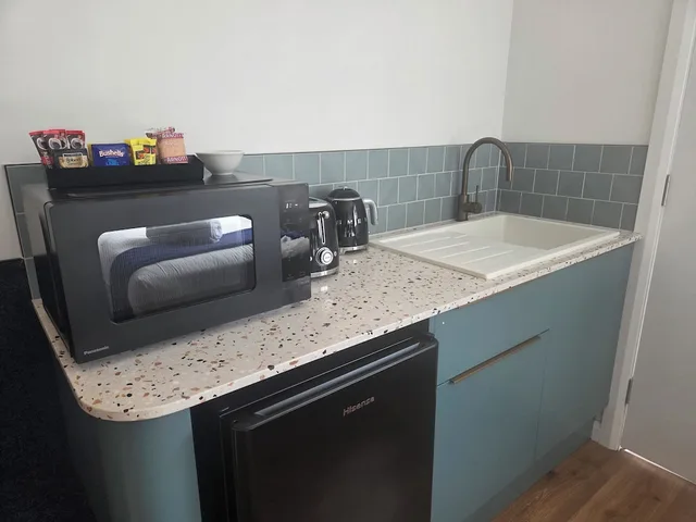Palm, Collection, 1 Queen and 1 Single Bed, Accessible, TOP SPOT MOTEL 2/4