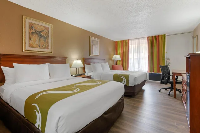 غرفة بسريرين كوين لذوي الإعاقة، Quality Inn & Suites Conference Center 2/5