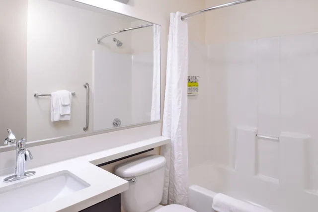غرفة قياسية بسرير كوين، Candlewood Suites Paducah 5/7