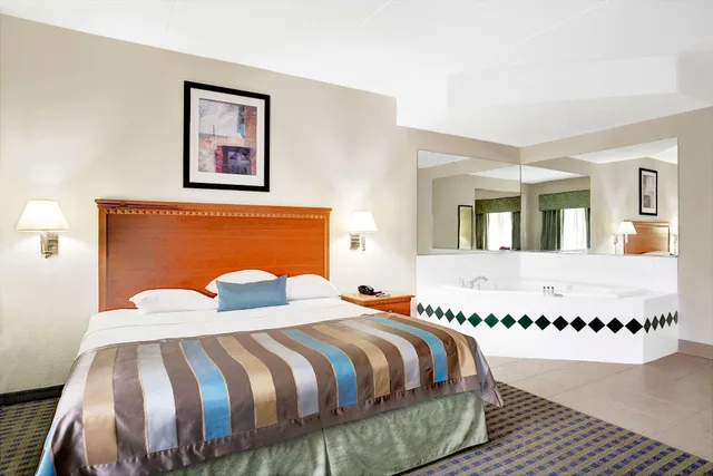 Deluxe, Studio, Suite, King Bed, Wingate By Wyndham Atlanta Airport Fairburn 1/5