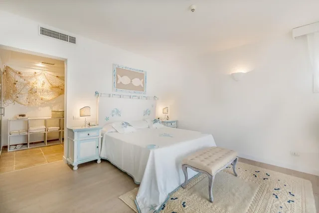 جناح غراند بسرير كوين بإطلالة على البحر مع أريكة، Cala Caterina 4/10