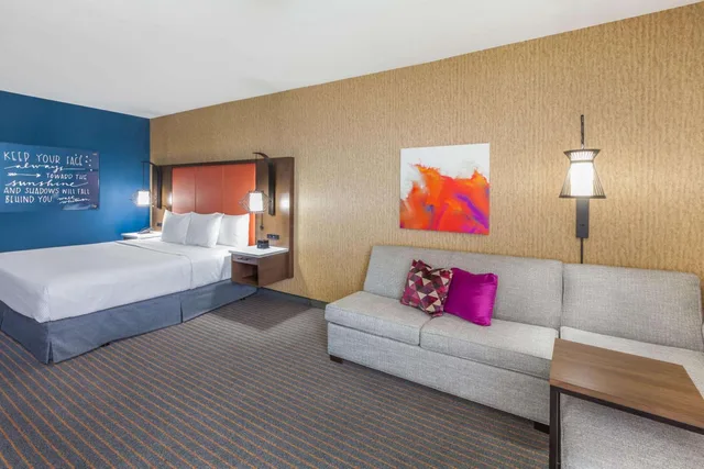 Deluxe, King Bed, Sofa, La Quinta Inn & Suites by Wyndham Houston East at Sheldon Rd 3/4