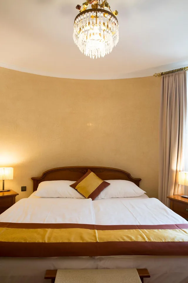 غرفة بسرير مزدوج بشرفة، SACHER BADEN 2/7