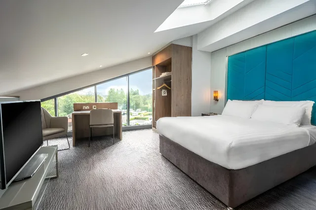 2 Bedrooms, Loft, Suite, Balcony View، Roomzzz York City 5/5