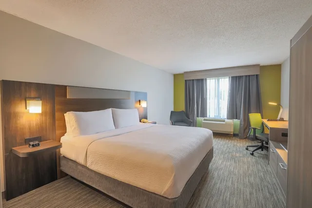 غرفة قياسية بسرير كينج، Holiday Inn Express Hotel Suites Raleigh North Wake Forest 4/10
