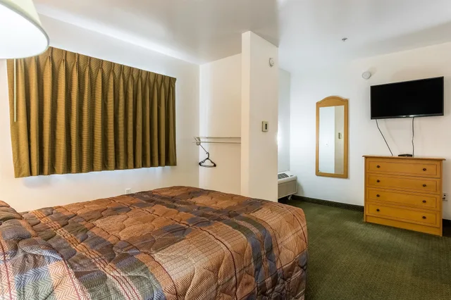 Deluxe, Queen Bed, Accessible, OYO 1001536 Studio6 Bakersfield, CA 2/9