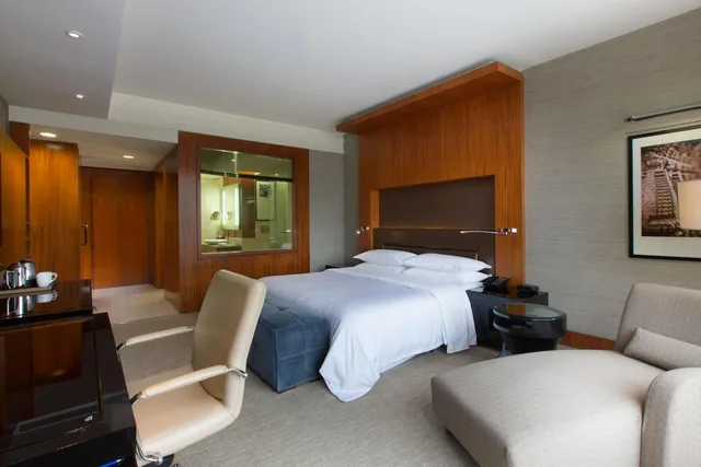Room, King Bed, Sheraton Grand Bangalore Hotel At Brigade Gateway 4/6
