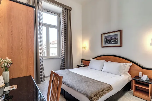 غرفة ثلاثية، Hotel Sonya 7/10