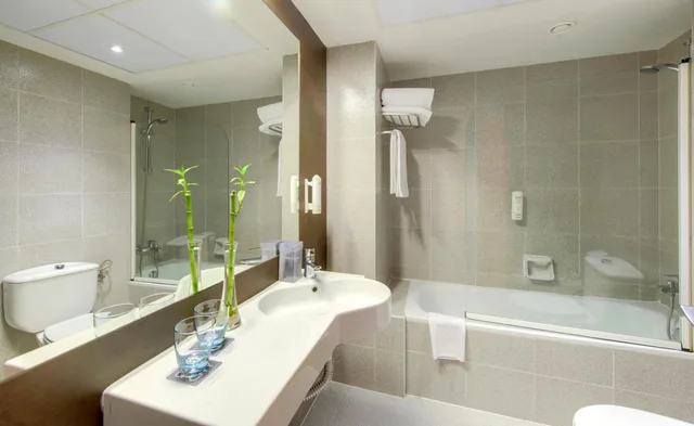 غرفة سوبيريور بسريرين منفصلين بشرفة، Tryp Cordoba Ex Tryp Los Gallos 5/10