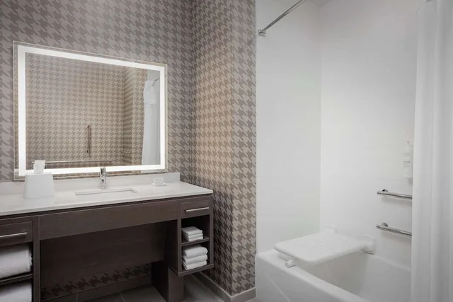 جناح استوديو بسريرين كوين بحوض استحمام، Home2 Suites By Hilton Laredo North 3/3