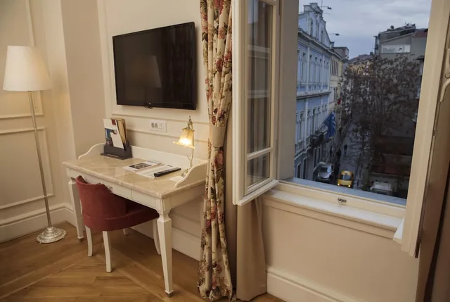 Business, Suite, Single Bed, City View, Jetted Tub, Corinne Hotel 5/6