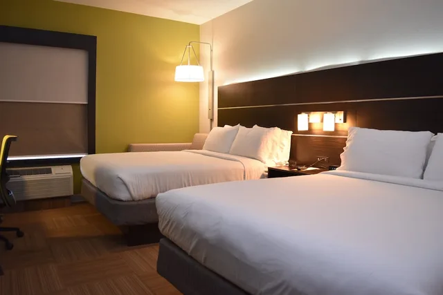 غرفة قياسية بسريرين كوين، Holiday Inn Express Venice 1/3