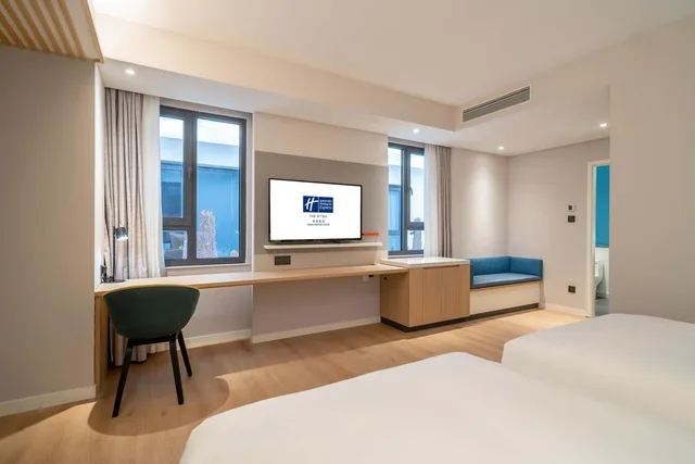 Standard, King Bed, Atrium View, Extra Floor Space، Holiday Inn Express Jinan Airport Zone 3/5