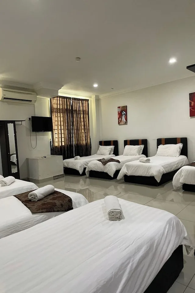 Mixed Dorm, 10 Beds، Hotel Mutiara KGMMB by ZUZU 4/4