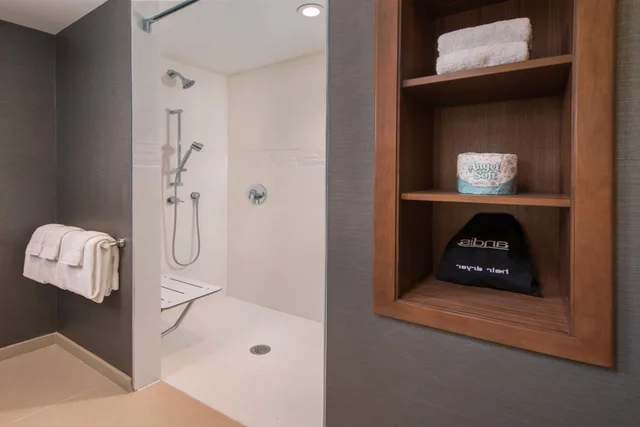 1 Bedroom, Suite, King Bed, Skyline View, Sofa, Corner، RESIDENCE INN BALTIMORE AT THE JOHNS HOPKINS MEDICAL CAMPUS 8/9