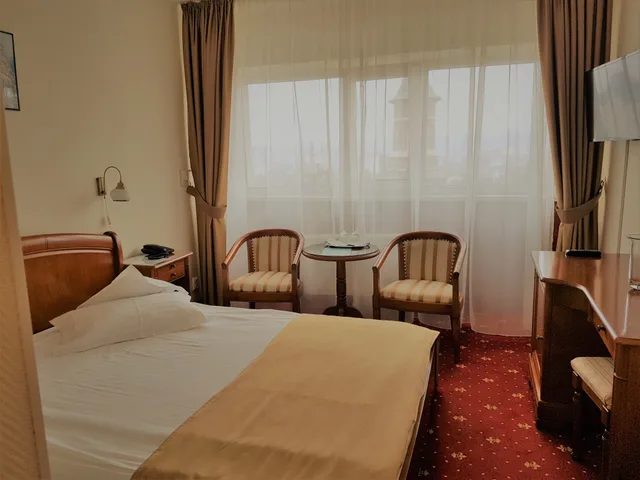 Room, Double Bed, Palace View، Hotel Moldova 4/7