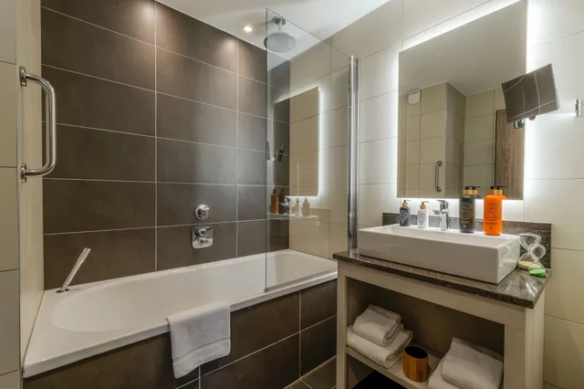 جناح سيغنتشر بسريرين كينج بإطلالة على الجبل بـ3 غرف نوم مع أريكة بجاكوزي، ILY La Rosiere & Spa Nuxe 4/4