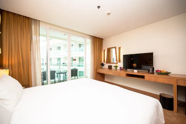 1 Bedroom, Deluxe, Suite, Centara Nova Hotel Pattaya 1/9