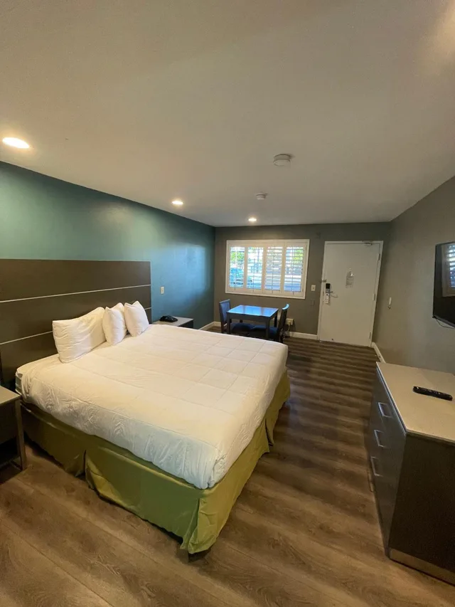 غرفة بسرير كينج، Hotel Milagro (ex Highway Inn Chula Vista) 1/2