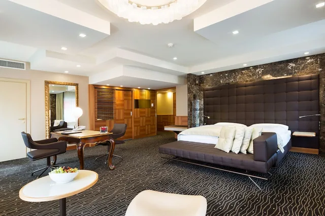 1 Bedroom, Senior, Suite, King Bed، HOTEL ST GOTTHARD 5/7