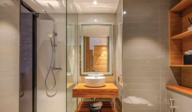 جناح بسرير كينج وسريرين منفصلين بإطلالة على المسبح بغرفتي نوم، Stay Wellbeing and Lifestyle Resort 3/3