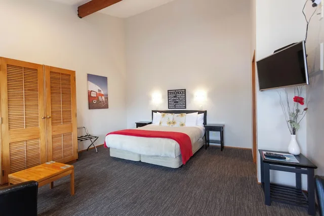 Upstairs, Studio، Cascades Lakefront Motel 2/7