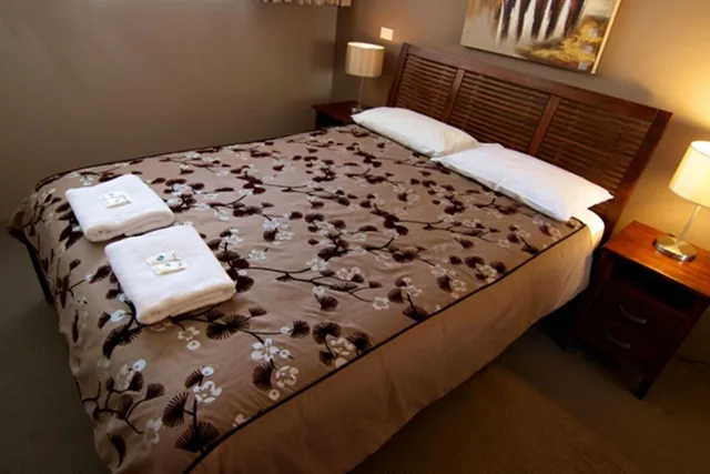 شقة ديلوكس بسرير كوين وسريرين منفصلين بإطلالة على البحر بغرفتي نوم، MERRIMA COURT HOLIDAY APARTMENTS 2/6