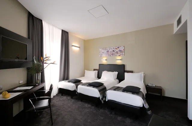 غرفة قياسية ثلاثية، Hotel Trevi Collection 1/8