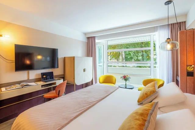 غرفة سوبيريور بسرير كوين بشرفة، Golden Tulip Aix Les Bains 2/3