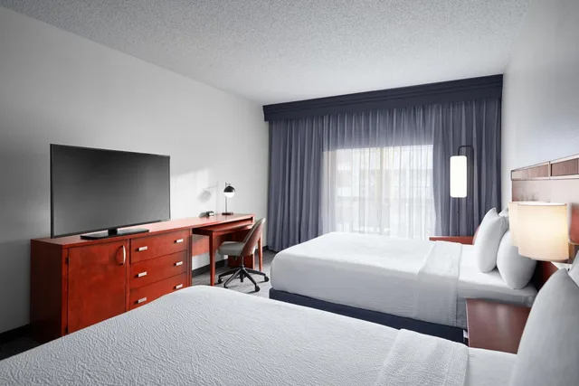 Room, 2 Double Beds, Bathtub, Accessible, Courtyard by Marriott Kansas City Overland Park/Metcalf, South of College Boulevard 1/7