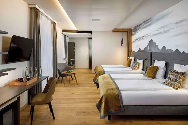 غرفة عائلية بثلاثة أسرّة مع أريكة، Hotel Allegra Lodge 2/4