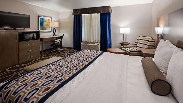 غرفة قياسية بسرير كينج، Best Western Plus Downtown North 3/4