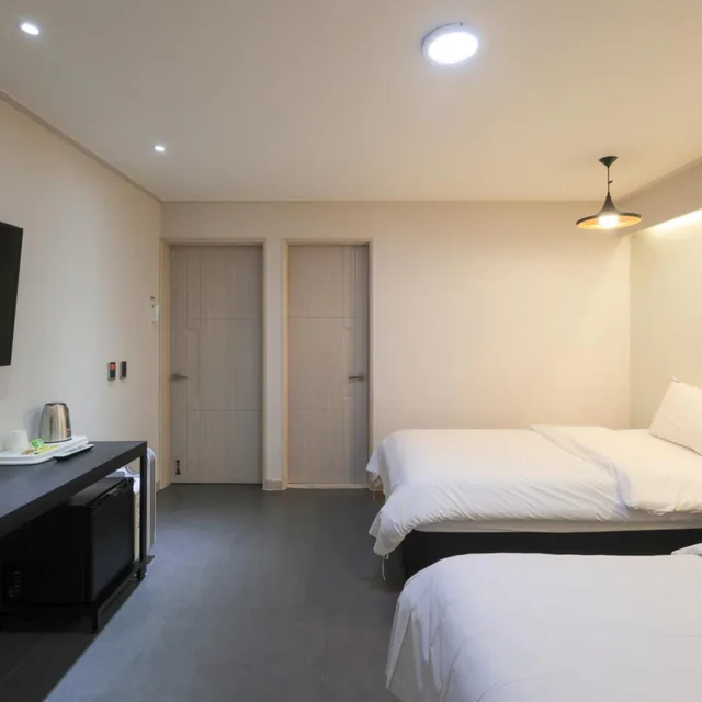 Room, Twin Beds, Vip Hotel Mok-Po 1/10