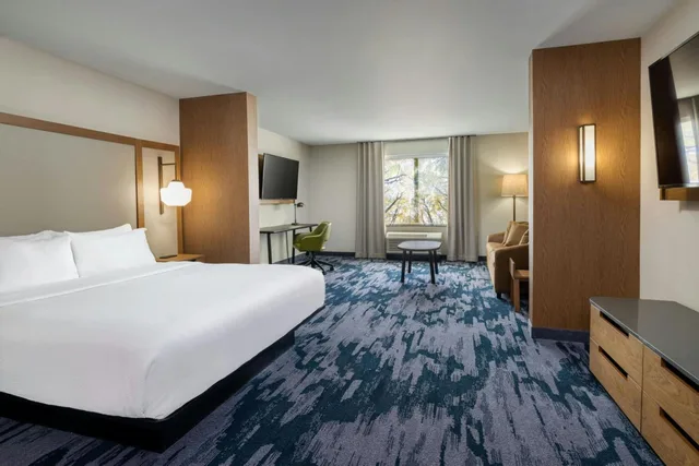 Executive, Suite, King Bed, Sofa, Fairfield Inn & Suites by Marriott Louisville Shepherdsville 1/4