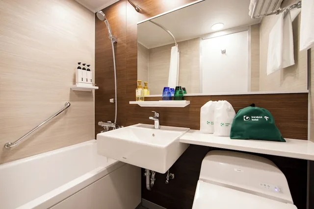 غرفة سوبيريور بسرير كوين في طابق مرتفع، Karaksa Hotel Grande Shin-Osaka Tower 4/4