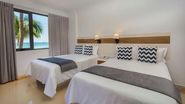 جناح جونيور بسرير كينج بإطلالة جزئية على البحر مع أريكة بمطبخ صغير، Luna Palace Hotel and Suites 2/7