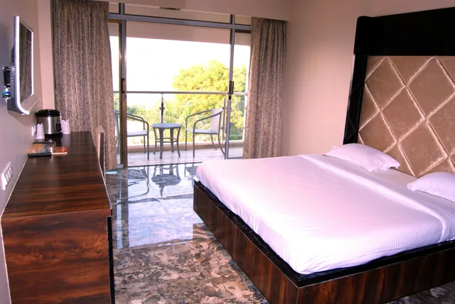 غرفة بريميوم بإطلالة على المدينة بشرفة، HOTEL APAAR 4/10