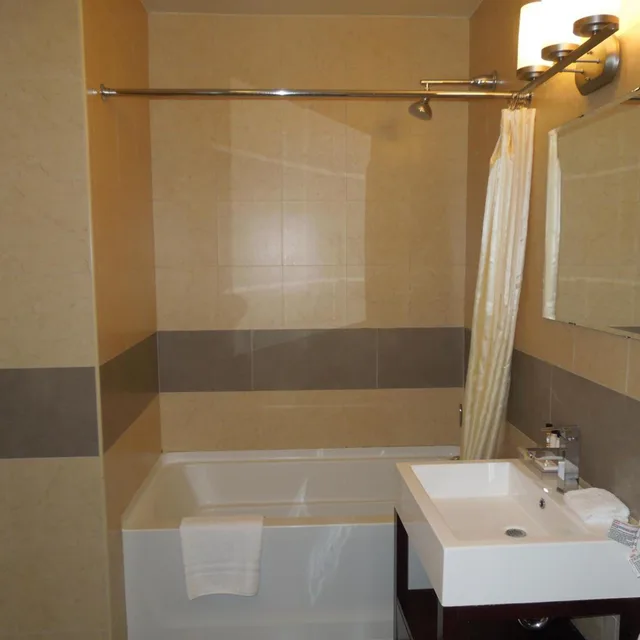 غرفة رباعية، Pointe Plaza Hotel 6/7