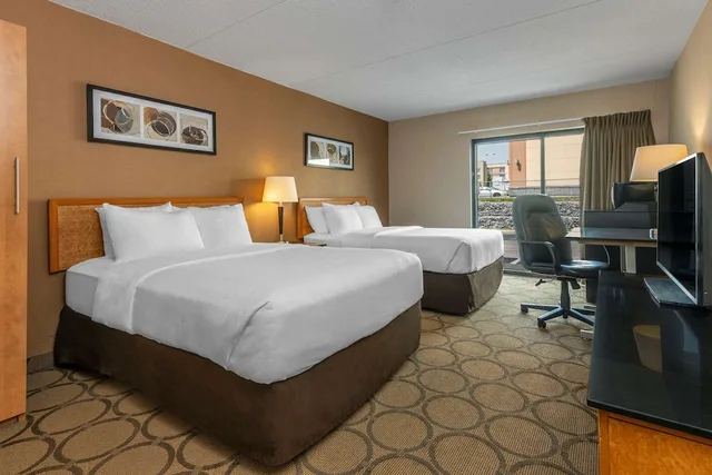 Deluxe, 2 Double Beds, Ground Floor, Comfort Inn Chicoutimi 6/9