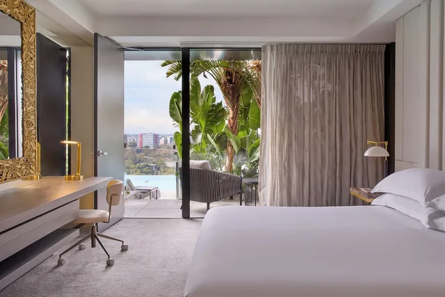 Cabana, Suite, King Bed, Pool Side، Emporium Hotel South Bank 2/10