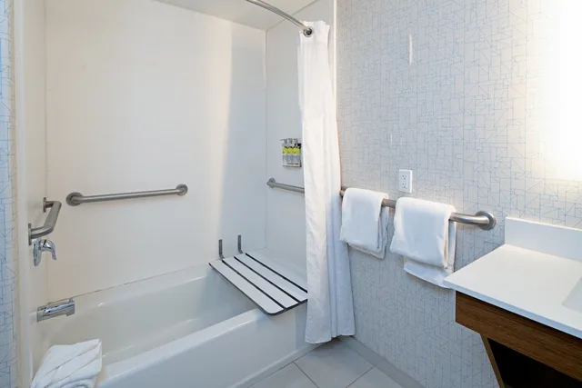 غرفة قياسية بسرير كينج لذوي الإعاقة، Holiday Inn Express Hotel And Suites Fresno South 3/3