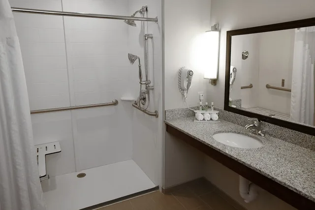 غرفة قياسية بسريرين كوين، Holiday Inn Express Ralston Arena Area 3/3