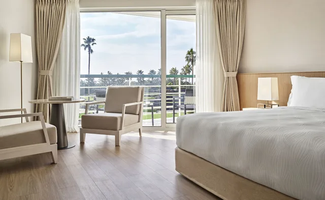 Deluxe, King Bed, Side Pool View، Grand Josun Jeju 5/10
